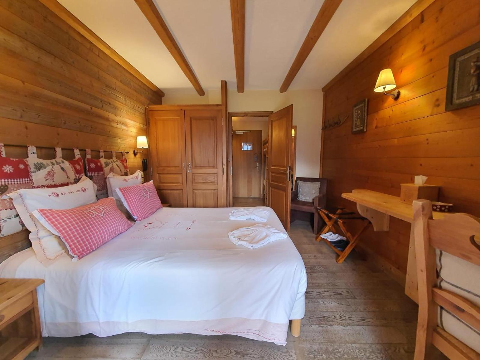 Hotel-Spa Le Morillon Charme & Caractere ภายนอก รูปภาพ